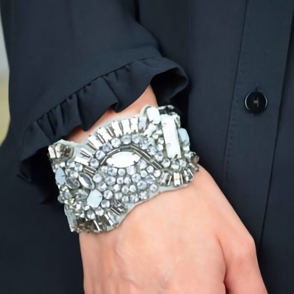 ✨ Stella and Dot Gala Gray Fabric Rhinestone Crystal Cluster Statement Bracelet - Picture 2 of 12